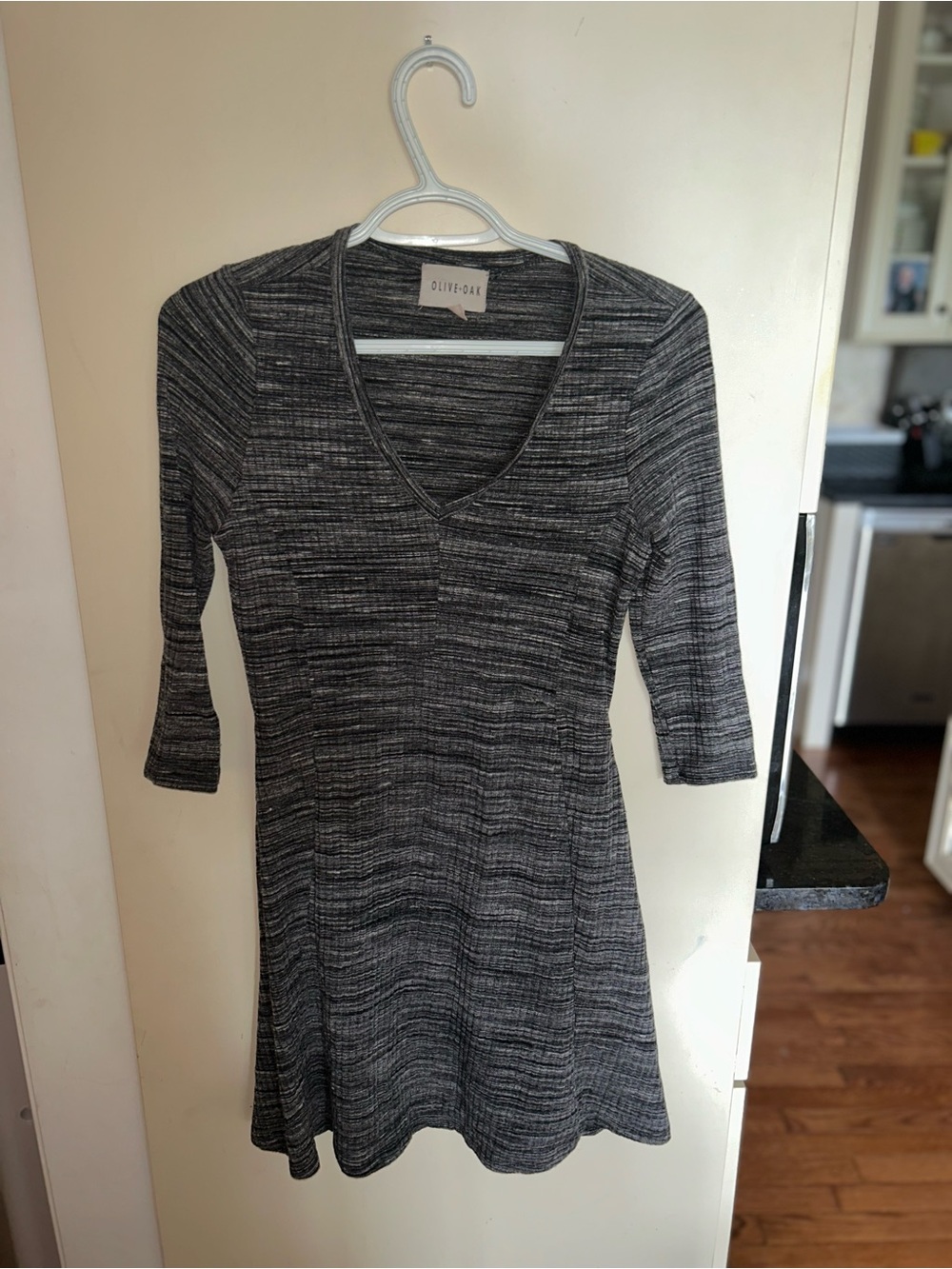 Olive & Oak Gray Marled V-Neck Long Sleeve Dress